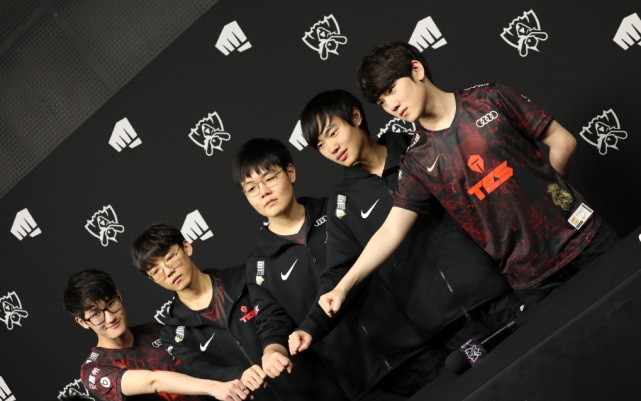 对比赛的成 对比赛的成